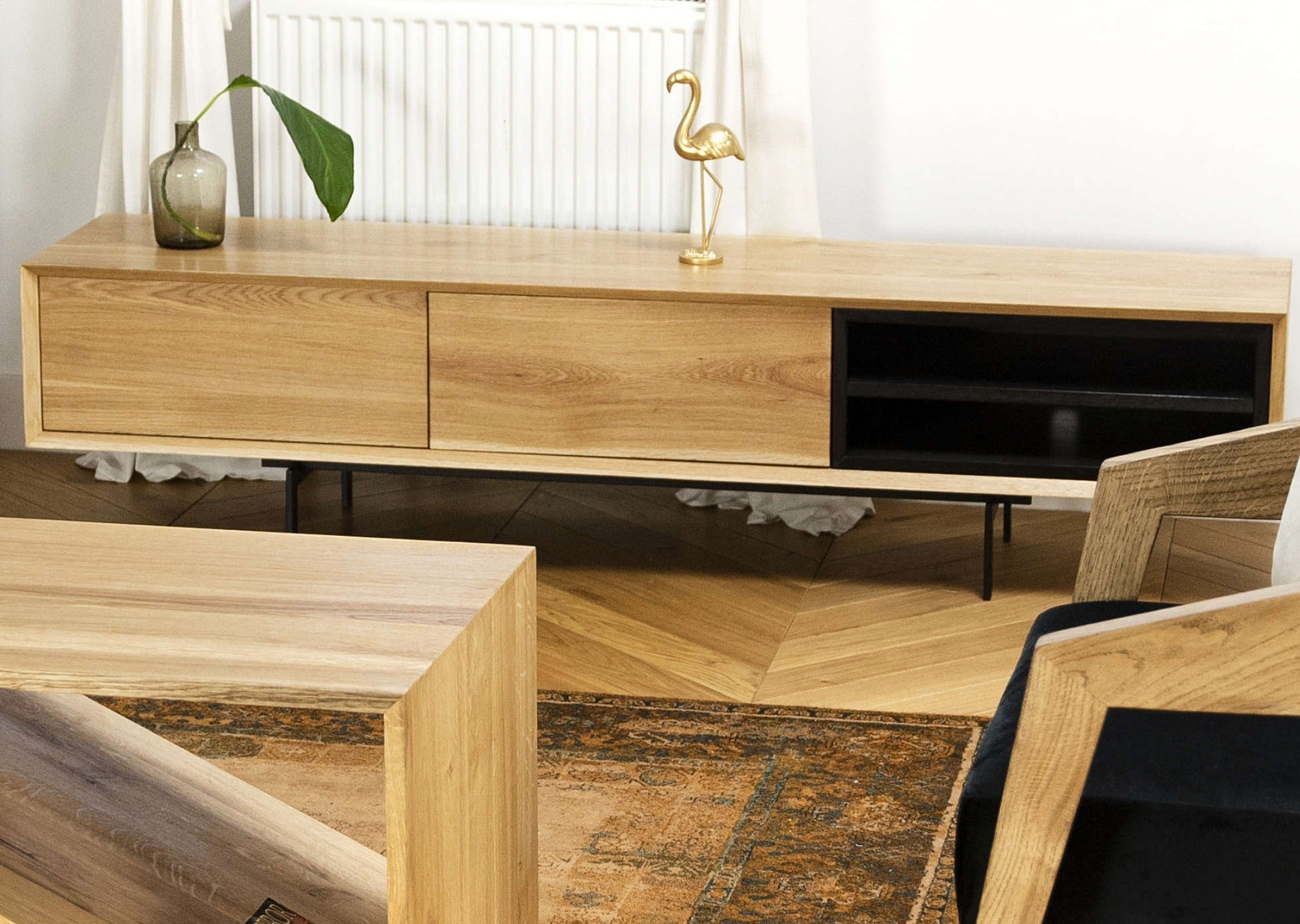 Rosto TV Stand