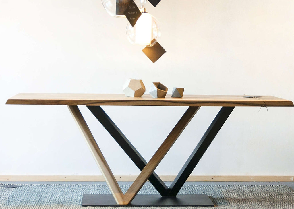 Versus Table