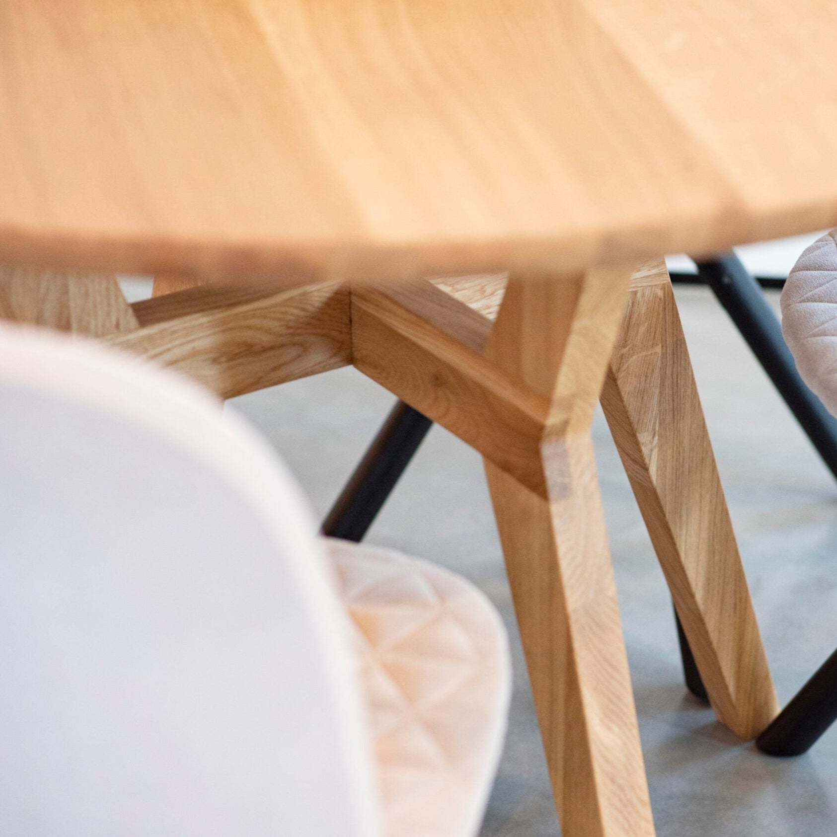 Piko Round Table