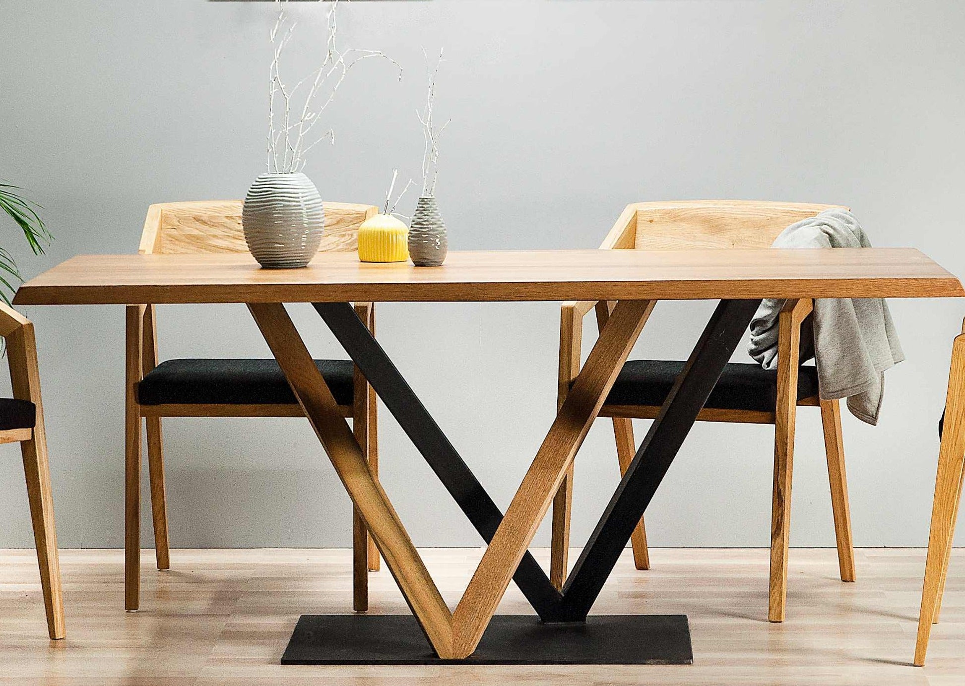 Versus Table