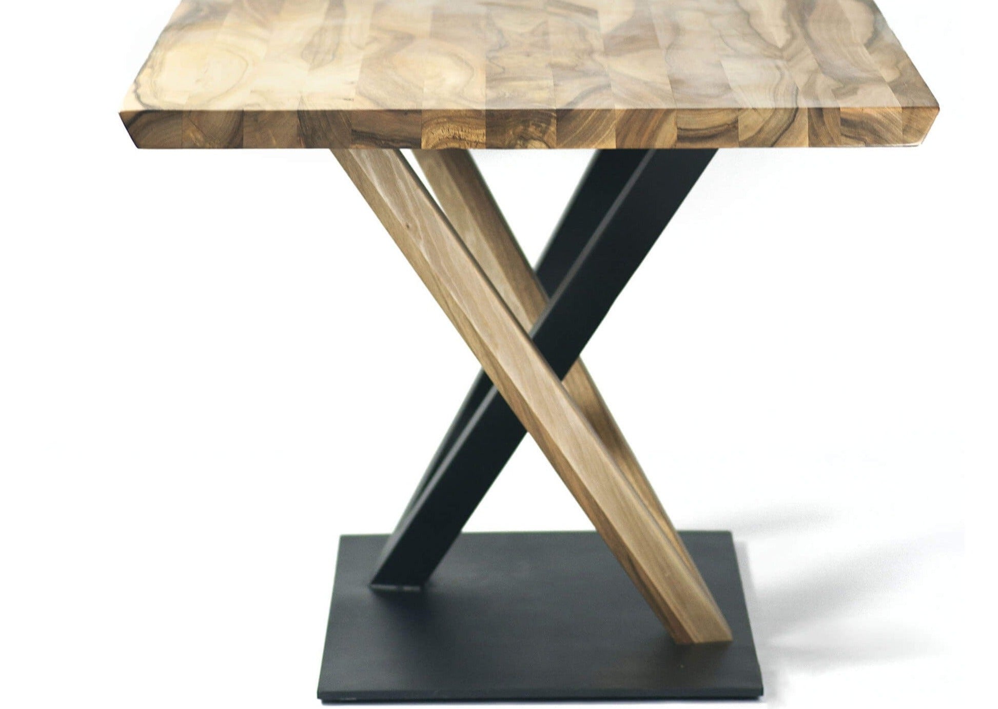 Versus Table
