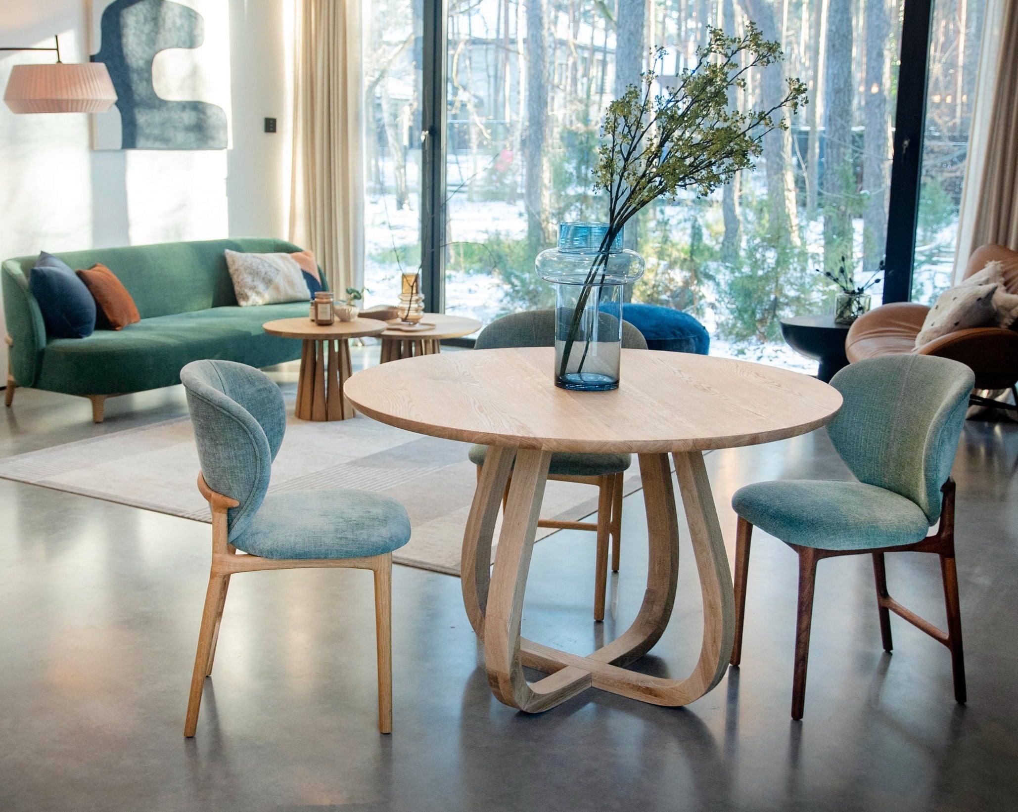 Loop Round Table