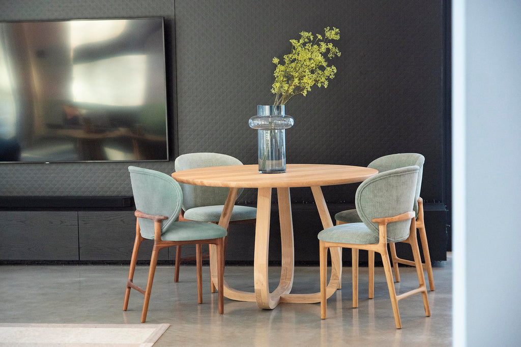 Loop Round Table
